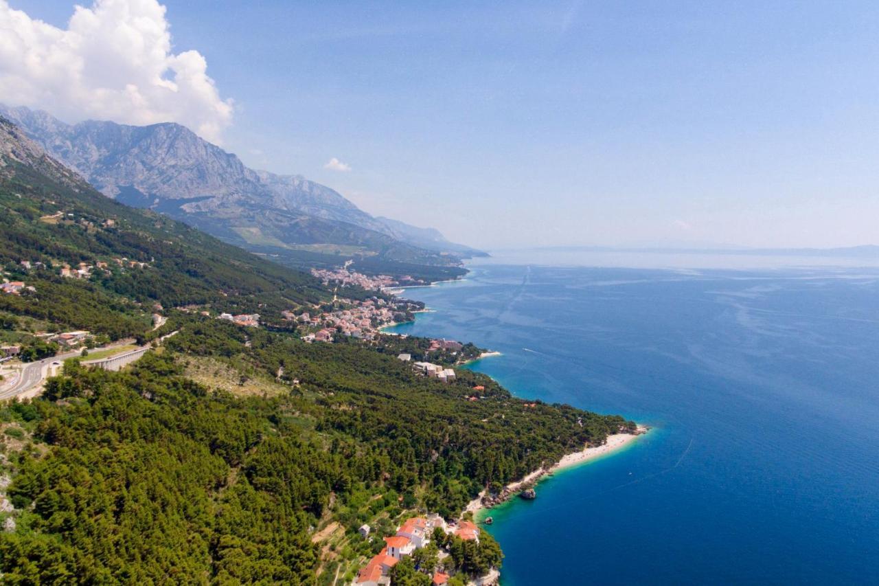 Apartments By The Sea Brela, Makarska - 11821 Exterior photo